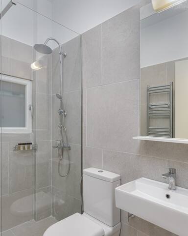 THIRAMENOUS RESIDENCE – House with Rooftop Hot Tub gallery image 5