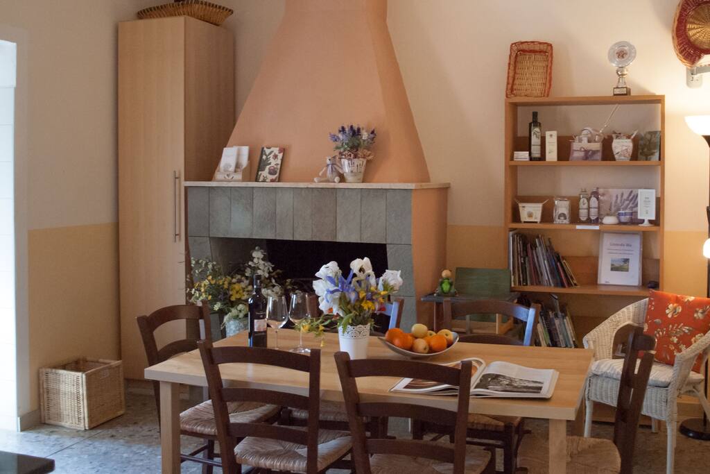 B&B common kitchen/breakfast room