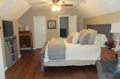 Lakeside Retreat Near Athens, GA