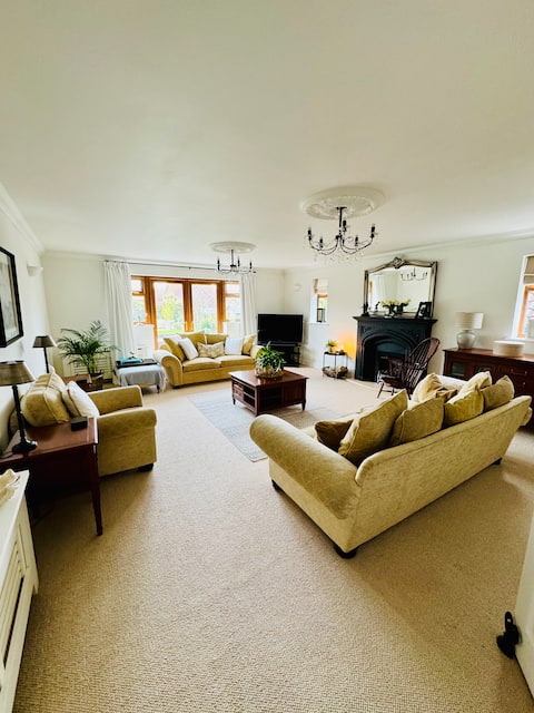 Top performing Airbnb: Luxury 5 bedroom 5 bathroom with beautiful views in Whitstable