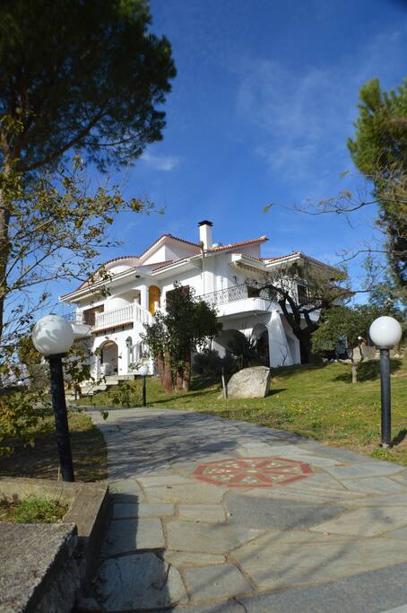 VIEW OF THE HOUSE 2