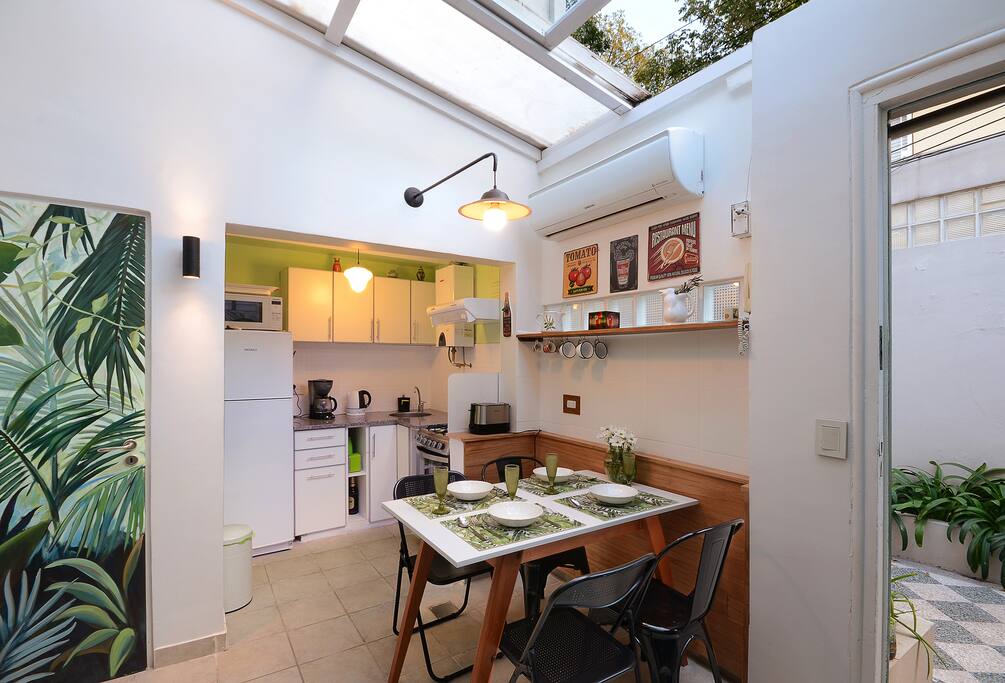 Entrada, comedor y cocina