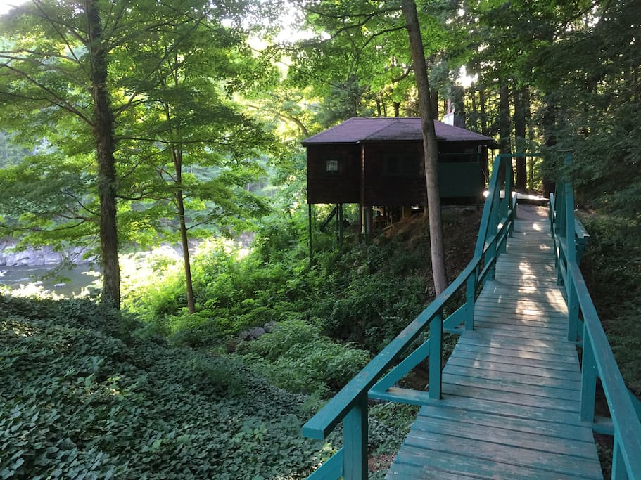 Foot bridge to cabin
