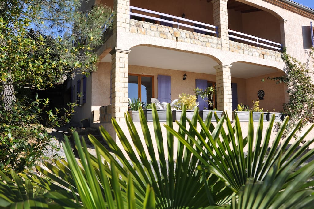 Votre logement (terrasse du bas)
