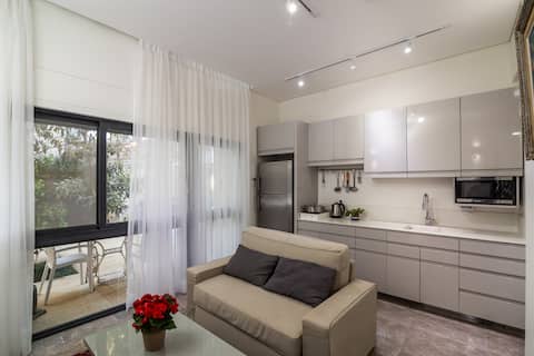 Talbiya luxury apt, the BEST location in Jerusalem