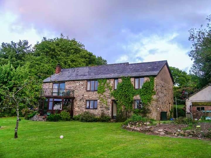 Garden room with superb views Houses for Rent in Callington, Cornwall