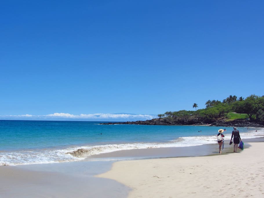 Nearby Hapuna Beach for long walks and boogie boarding