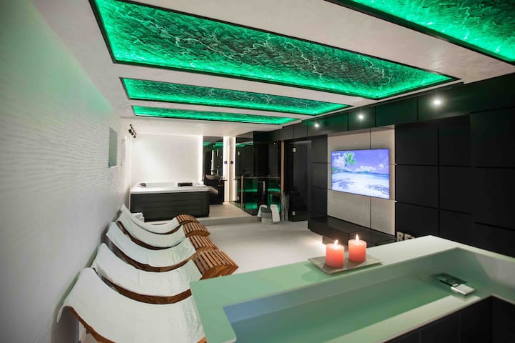 Luxury Villa (Jacuzzi, Sauna, Pool) – Vienna