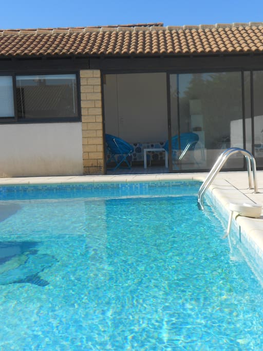 vous partagez la piscine avec Lina
