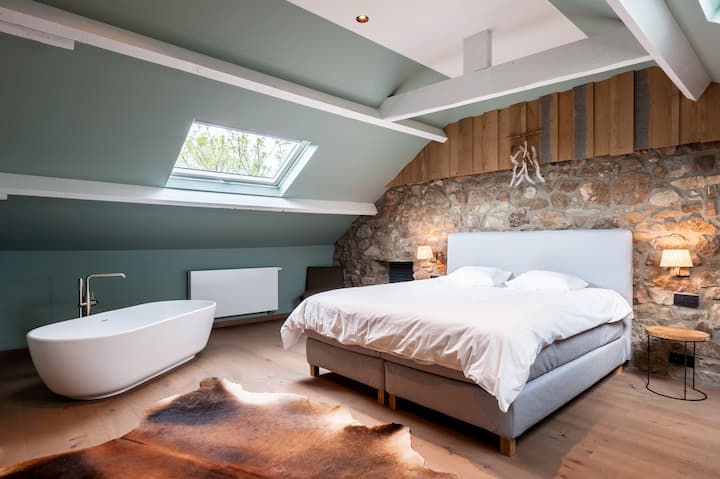 Hoofdslaapkamer met tweepersoonsbed (2p.) 2e verdieping / hoofdslaapkamer met tweepersoonsbed (2p.) 2e verdieping