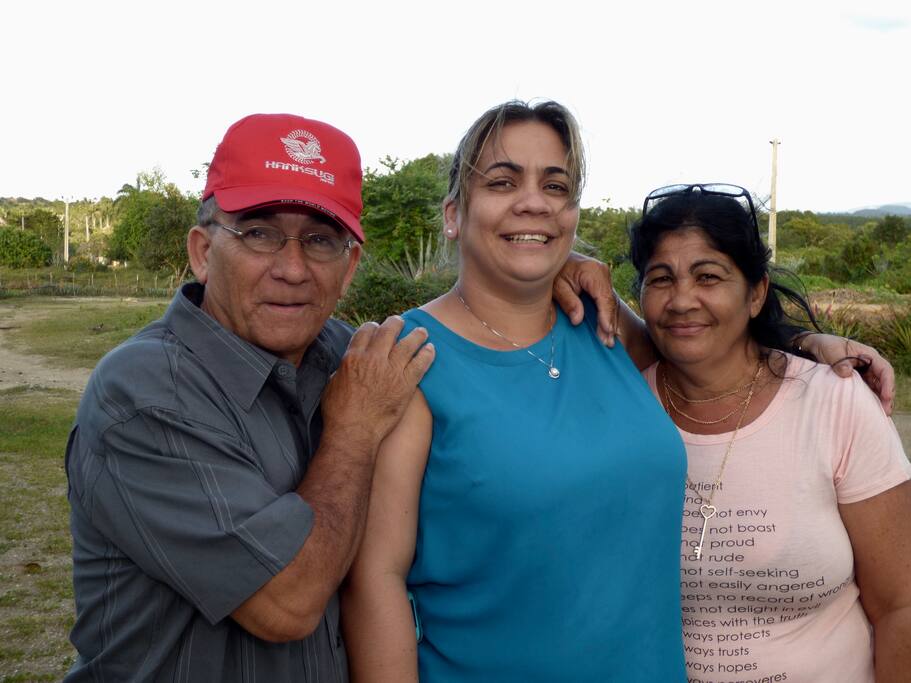 Aracelio Manager , su esposa e hija