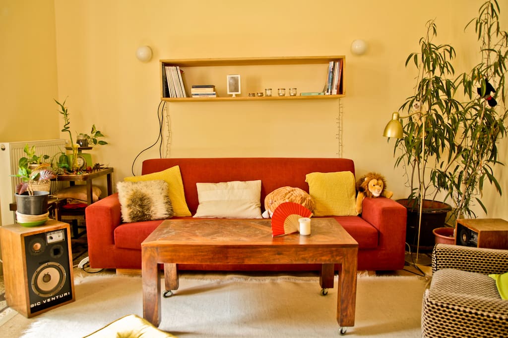 Close up of the warm colors/cosy living room!