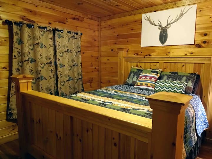 Dormez comme un membre de la famille royale sur le lit Queen Size trouvé dans la chambre.