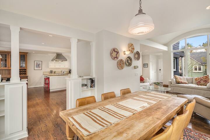 7 BDRM QUEEN ANNE RETREAT – Prime/Quiet location! gallery image 4