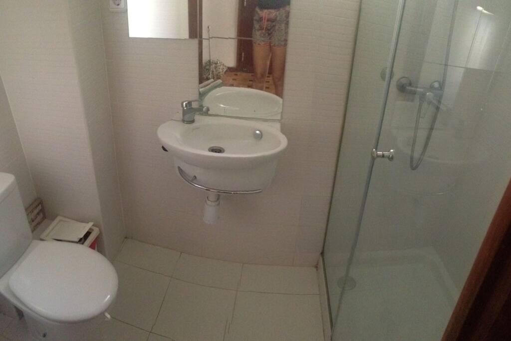Bathroom/ Baño