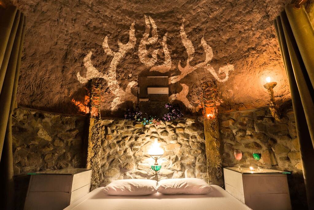 Beautiful bedroom comes with aircon, fan, cloak room, wifi, mini bar and fridge