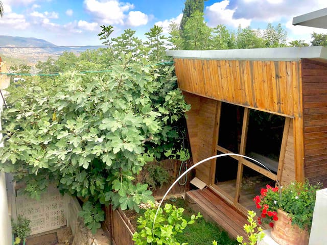 על ראש הגבעה ...מקום קסום ושקט