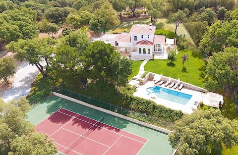 Villa Valparaiso, private pool and tennis court