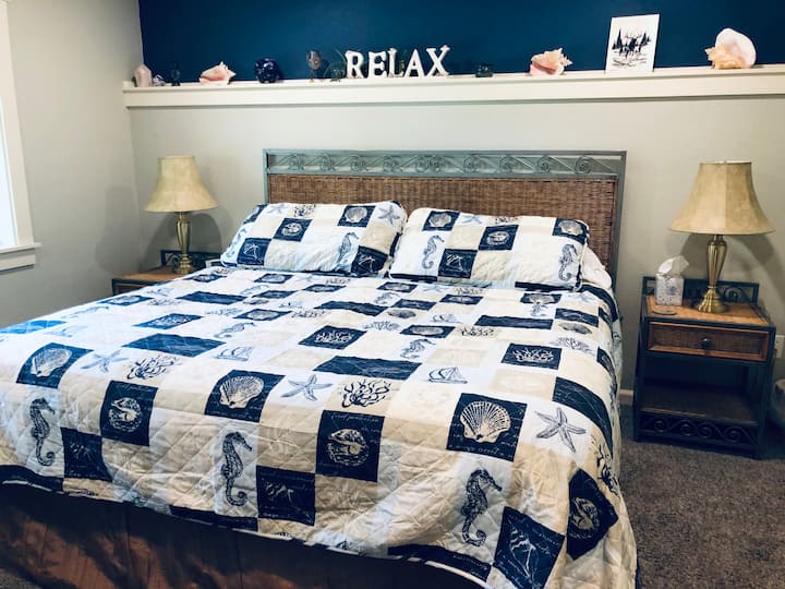 Матрак от мемори пяна с двойно легло в родителската спалня. 