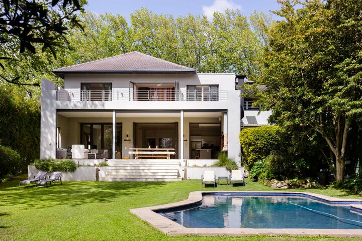 Beautiful spacious family home in prime location. gallery image 5