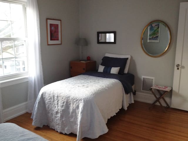 Serenity in the City: The Thoreau Room (2 Twins)