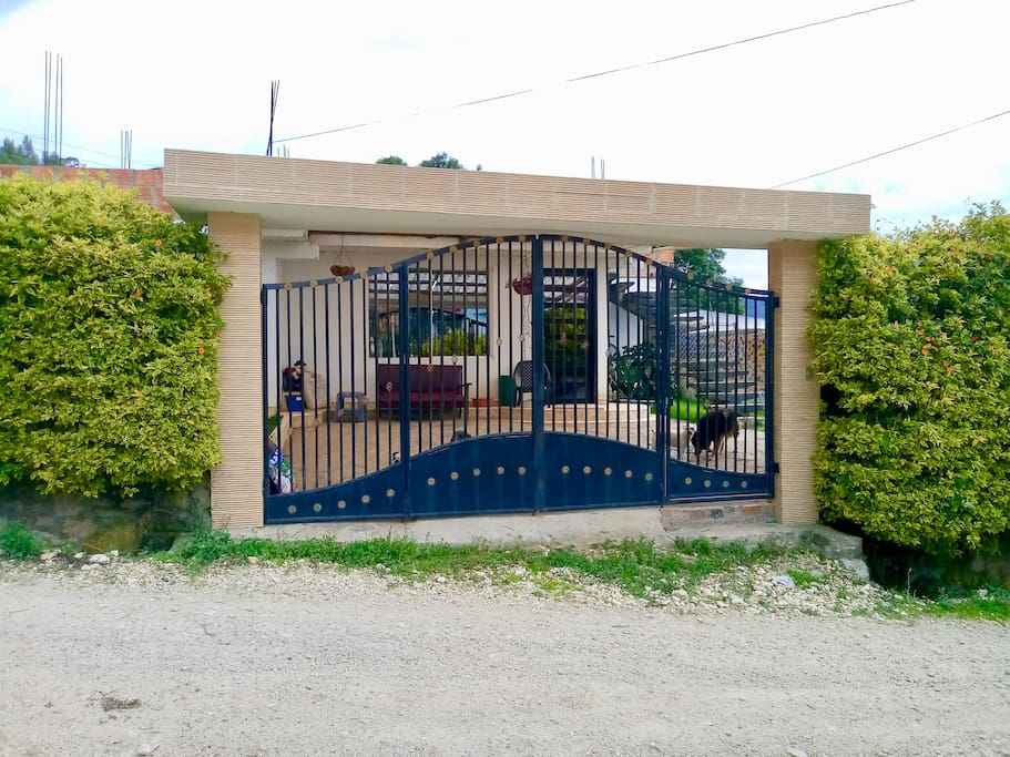 Entrada principal villa lucy