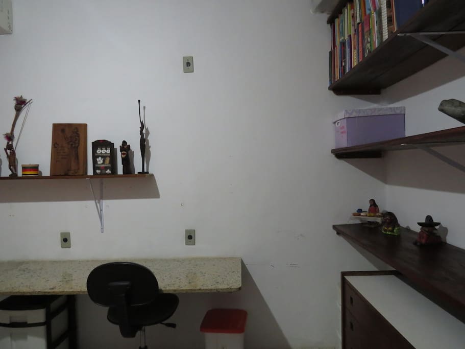 Bancada, armario e gaveteiro do quarto 4