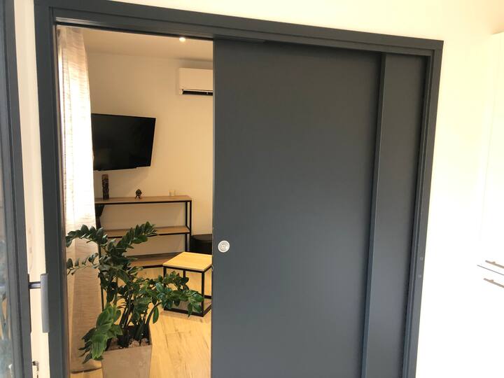 Дневна соба / спална соба 2 со кауч на спуштање 140x190