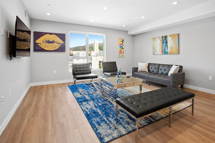 Cozy 4 Bedroom Condo in the Heart of Hollywood