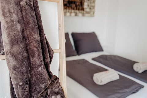 Popular Airbnb listing: Penthouse Apartment with Lake View and Lake access in Kärnten