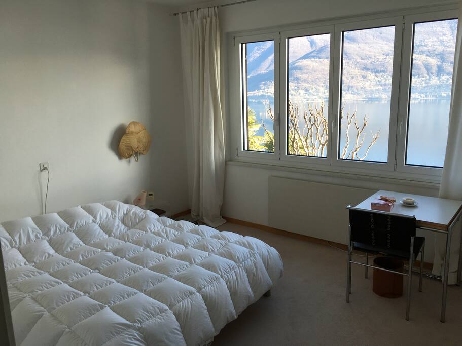 Schlafzimmer 1