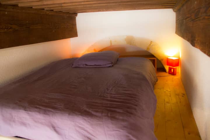 เมซซาไนน์ - เตียงสแลท 190x140 ซม.
