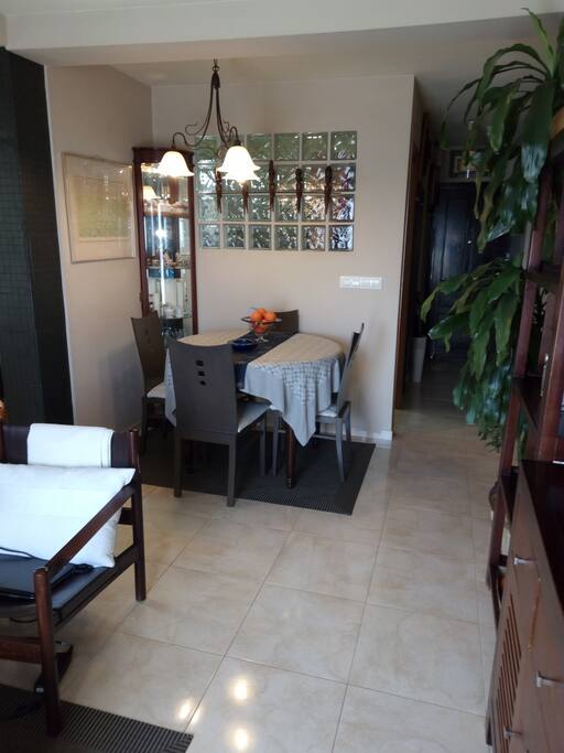 Comedor para cuatro comensales.