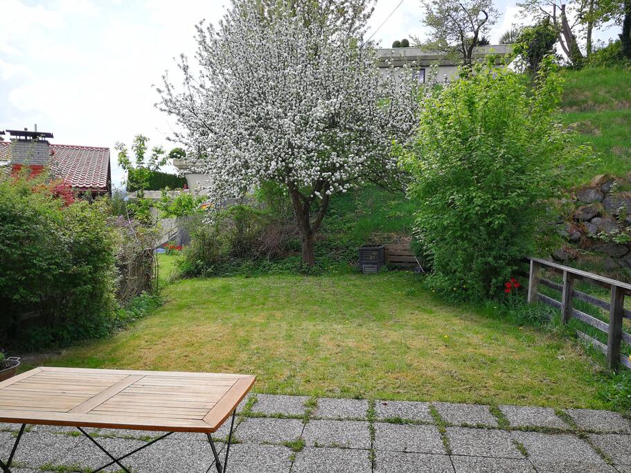 Toller Garten mit Aussicht über innsbruck.