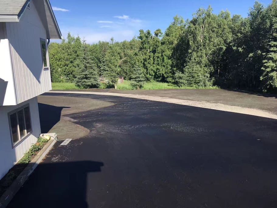 New driveway and private parking space for guests