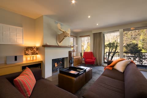 Successful Airbnb property: Snowman 4 Central Village Great Views, Parking in Thredbo