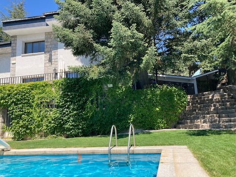 Los Cedros, large villa with pool in Navacerrada