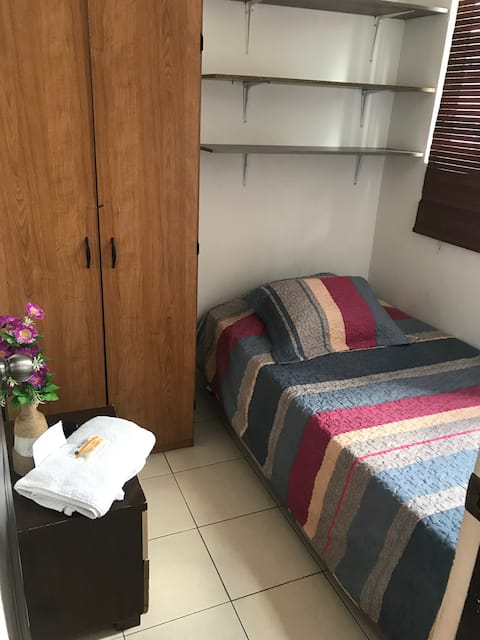 Habitación independiente baño privado