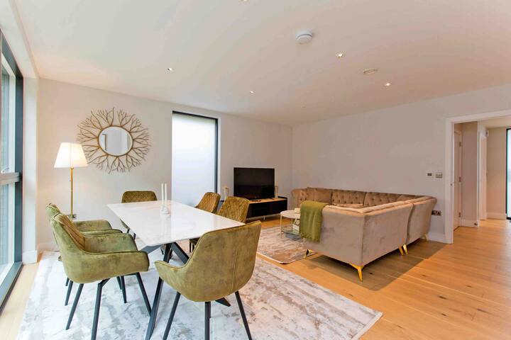 Luxury 3 Bed 3 bath Near Battersea Power Station gallery image 2