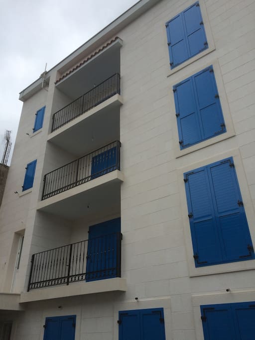 3 modern apartment available