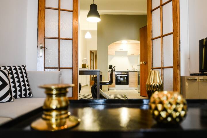 Deluxe Apt 3 – Center of Athens gallery image 3