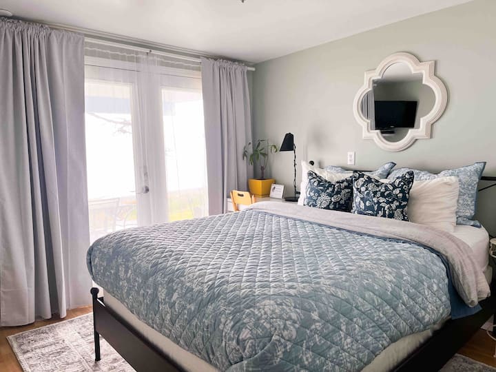 The Sunrise Studio - Cordova Bay in Victoria BC