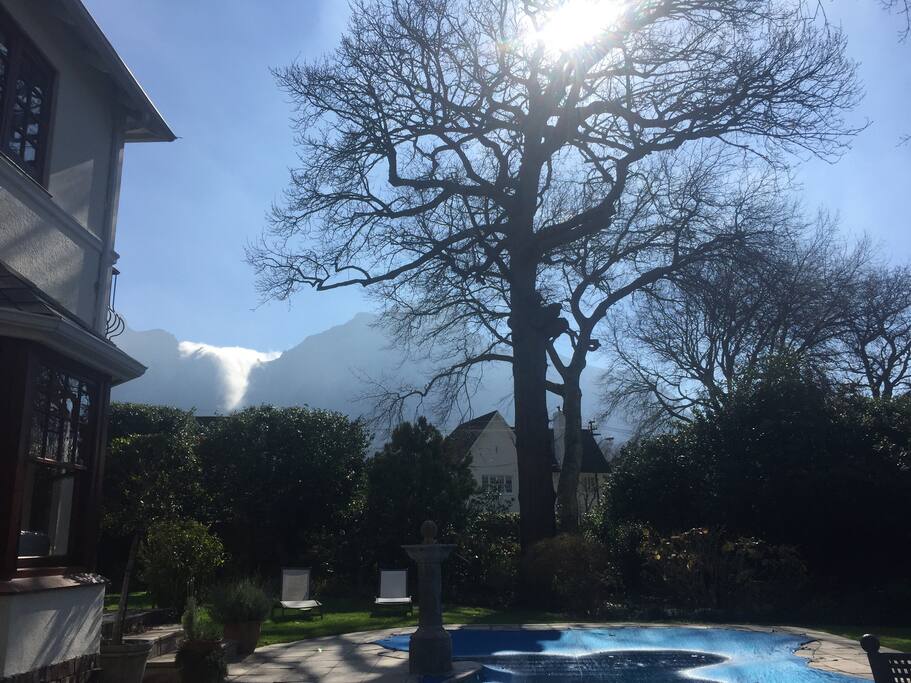 Cape Doctor appearing over Table Mountain