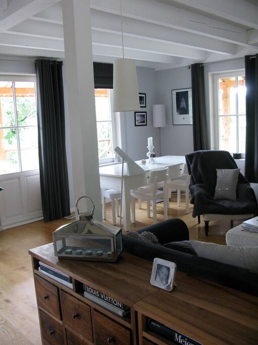 intérieur en bois contemporain.