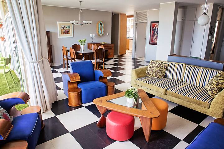 Beachfront Art Deco Apartment gallery image 3