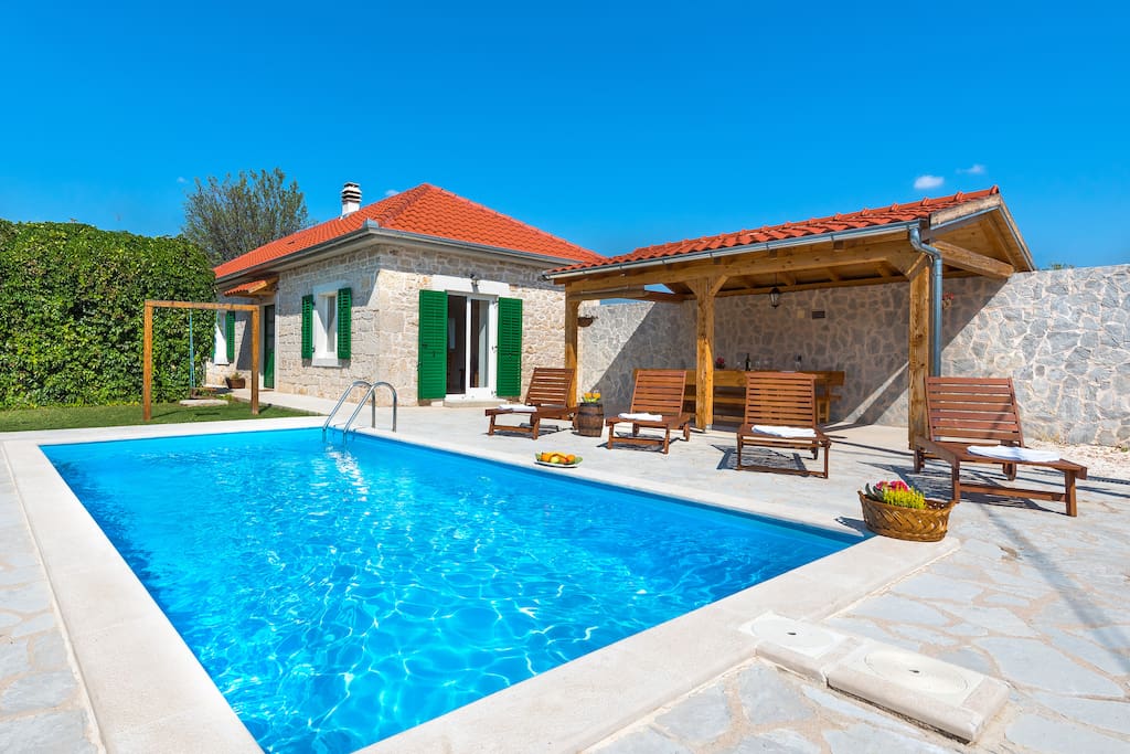 Holiday house with pool - national park Krka