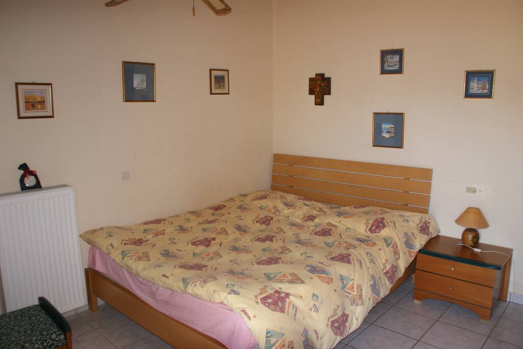 Bedroom with a twin bed #1