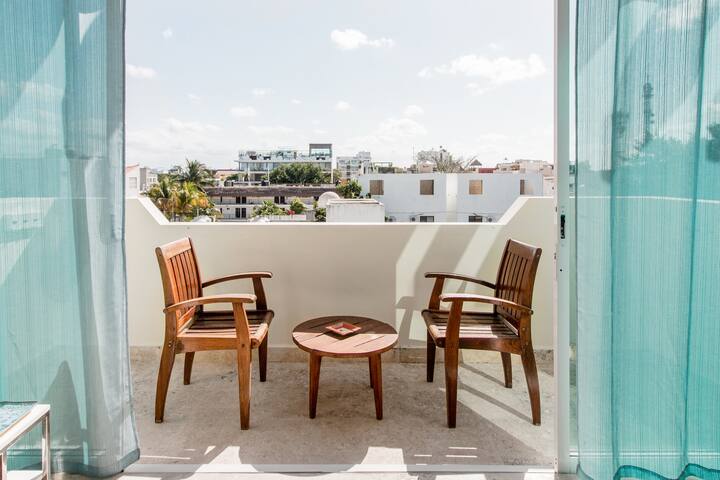 15:38 Sunny Luxury Condo