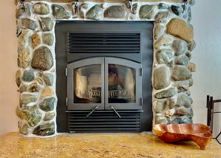 Elegant Central Cottage By Meadow W Cedar Hot Tub! - Mount Shasta, CA