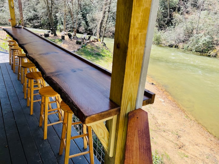 Waterfront Lodge - Sleeps 22- Level Lot- Fire Pit - Ellijay